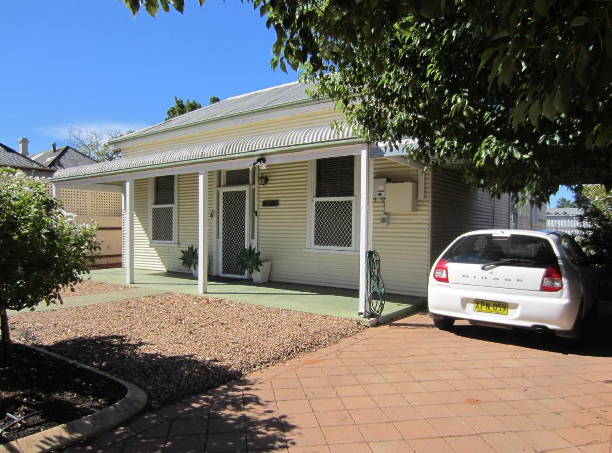 Maeville Cottage Broken Hill Bagian luar foto